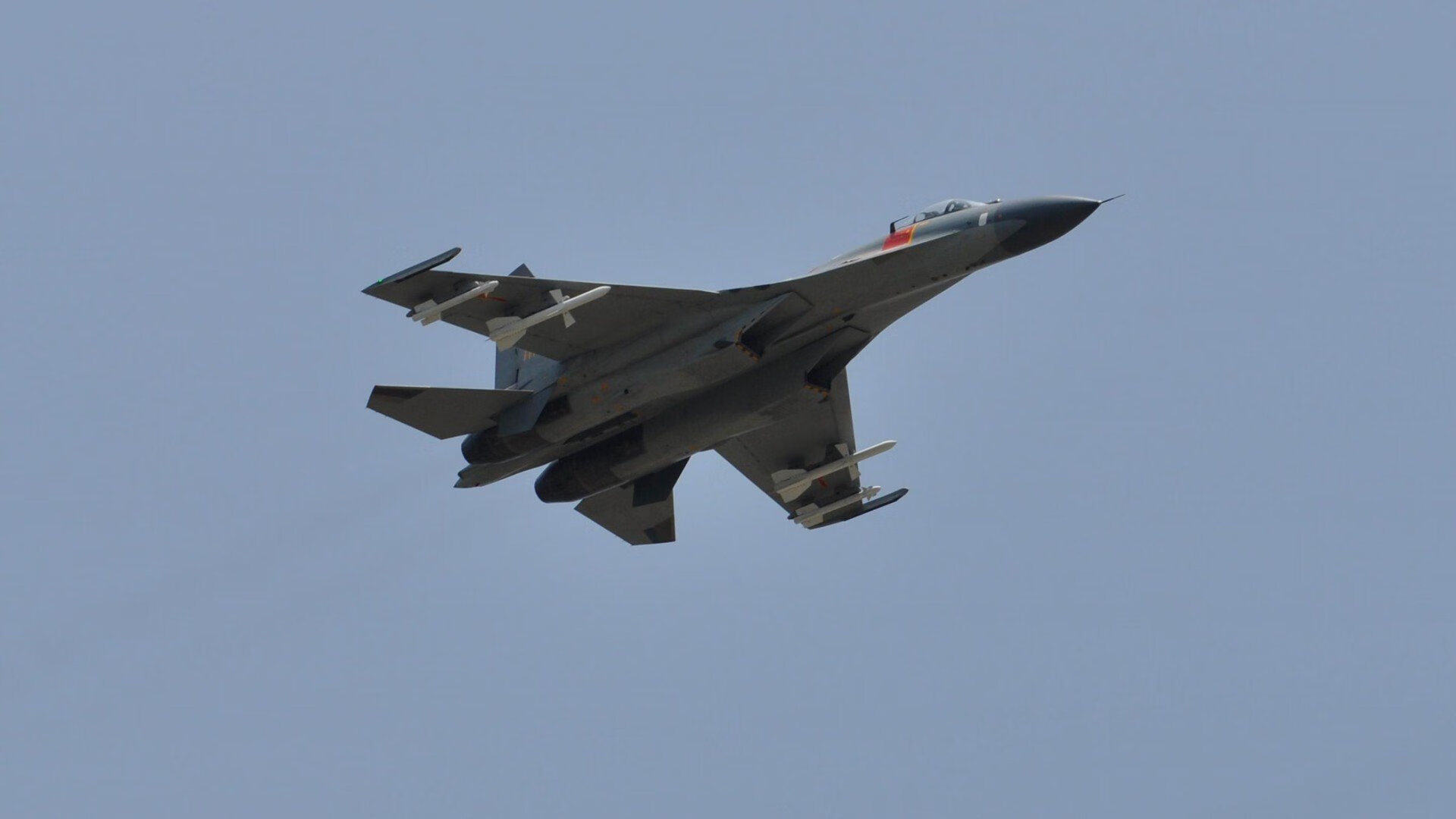 英超比赛中关键传球线路与身体对抗强度的分布模式分析，英超长传