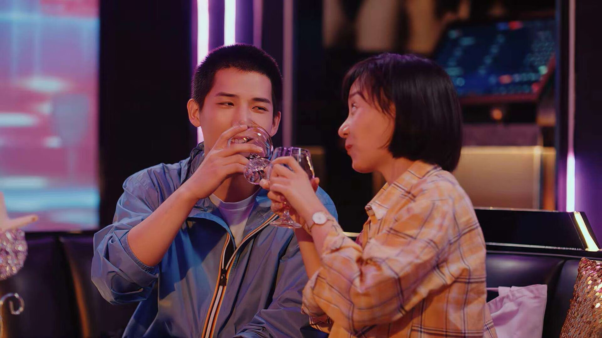 仰泳技术扎实瑞士持续领先,仰泳视频欣赏