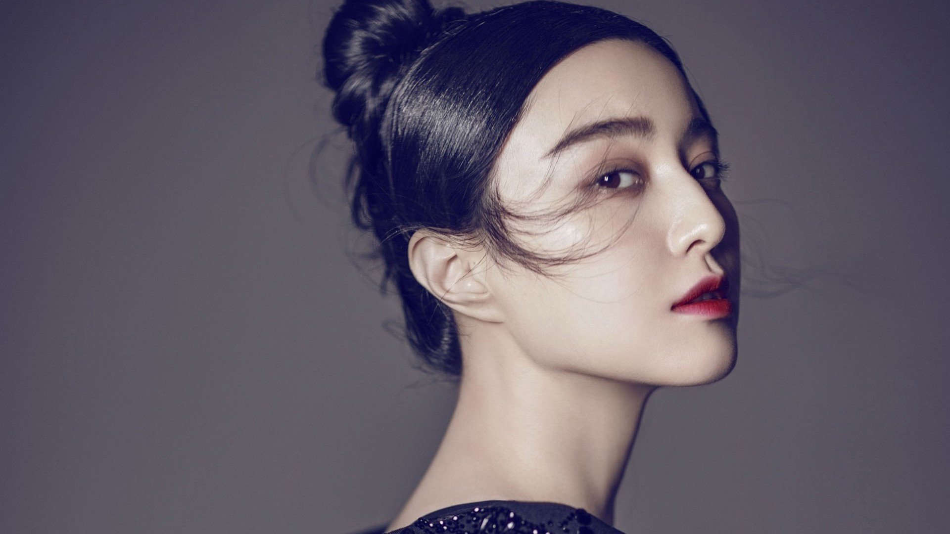 凯蒂·莱德基稳健掌控比赛节奏,凯蒂芬得莱